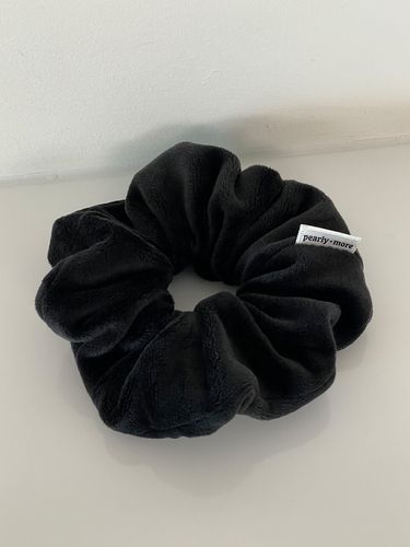 Velvet Black Scrunchie - pearlymore - Modalova