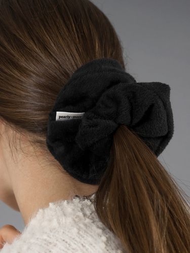 Fleece Black Scrunchie - pearlymore - Modalova