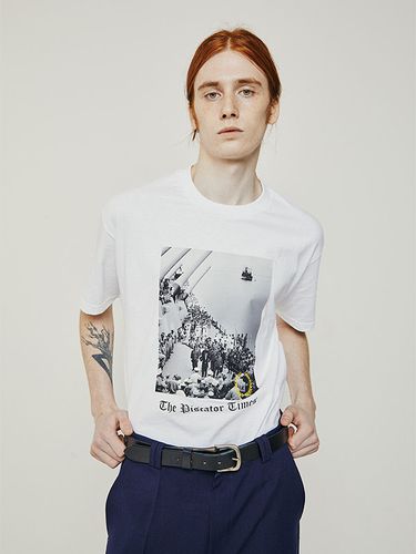 The News Short-Sleeve T-Shirt - PISCATOR - Modalova