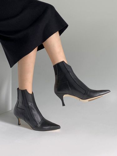 Cutting Unbalance Pattern Ankle Boots - urimera - Modalova