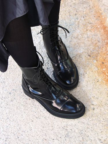 Mannish Solid Walker Boots _ Black - urimera - Modalova