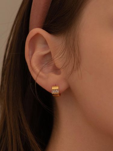 Cubic Wide Volume One-Touch Earring - Shertz - Modalova