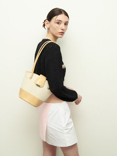 Nest Shoulder Bag - Latte Canvas - ahore - Modalova