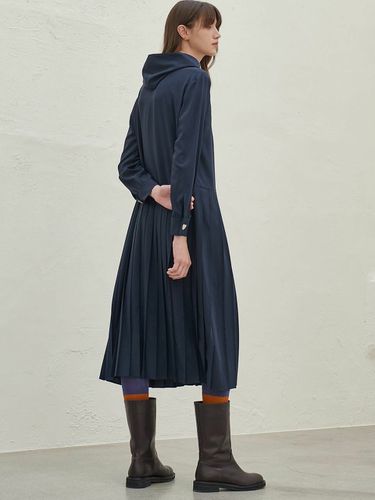 Hoodie Pleats Dress (Navy) - MITTE - Modalova