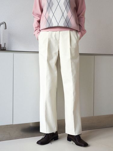 Peach Pin Tuck Side Button Slacks_IV - ADAUL - Modalova