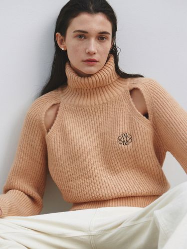 Nicole Turtleneck Cut-out Sweater_Butter Brown - NICK&NICOLE - Modalova