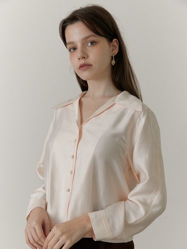 Round Button Blouse (Baby Pink) - molto - Modalova