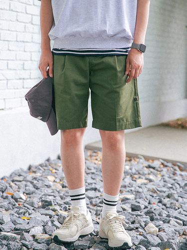 DE LUXE] One-Tuck Roll-Up Bermuda Shorts _ 4 Col - alvinclo - Modalova