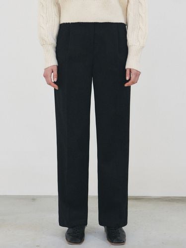 Standard Pin Tuck Slacks_Black - NICK&NICOLE - Modalova