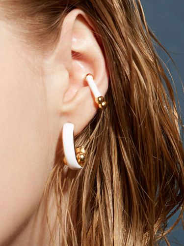 Marina Enamel Ear Cuff - PANACHE CHASUNYOUNG - Modalova