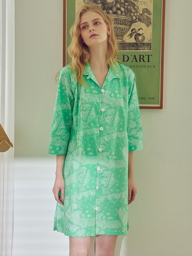 Bandana Pattern Long Shirt_Green - BALCONY in SUITE - Modalova