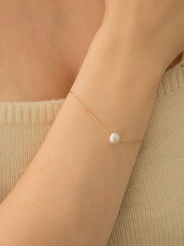 Simple Pearl Bracelet - Primaute - Modalova