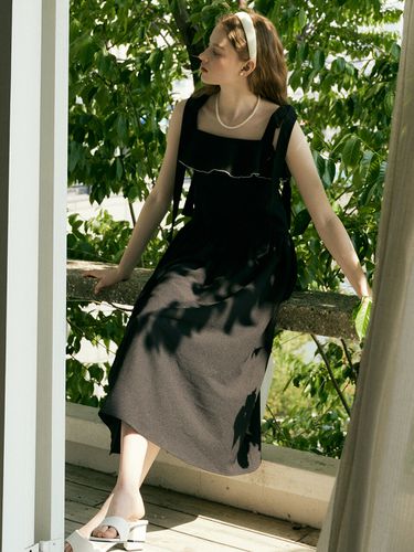 Ribbon Frill Dress_Black - MORE THAN LIKE - Modalova