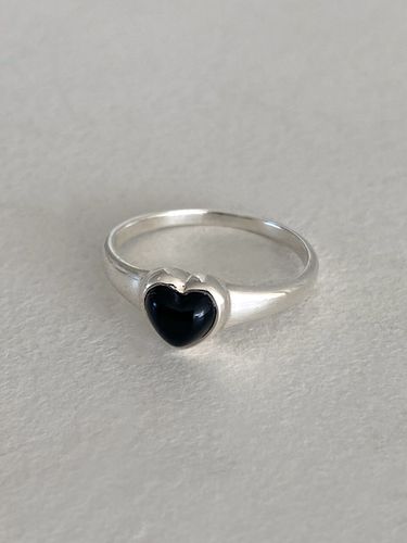 Heart Onyx Ring - moire_ - Modalova