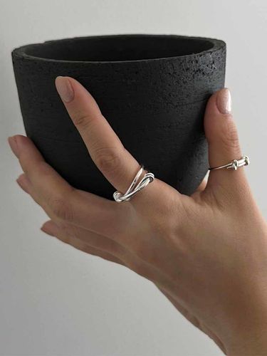 Twin Knot Ring - moire_ - Modalova