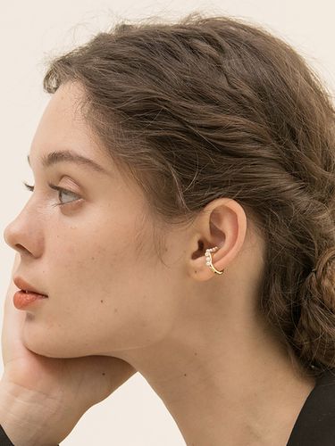 Simple Pearl Ear Clip - Les Bijoux Philosophy - Modalova