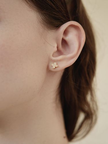 Simple Quatrefoil Earring - Les Bijoux Philosophy - Modalova