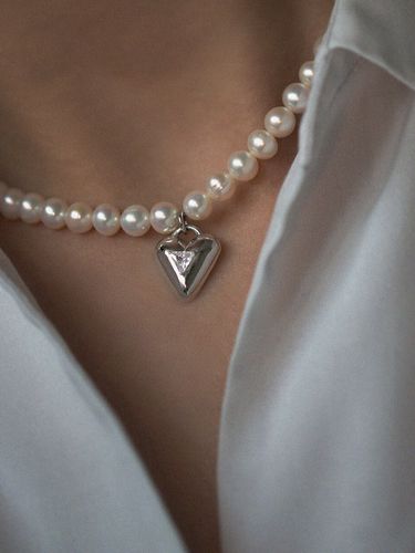 Triangle Heart Pearl Necklace - CUD - Modalova