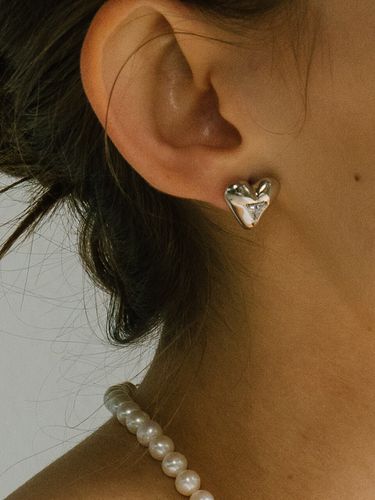 Triangle Heart Earring - CUD - Modalova