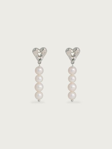 Wavy Heart Pearl Drop Earrings - CUD - Modalova