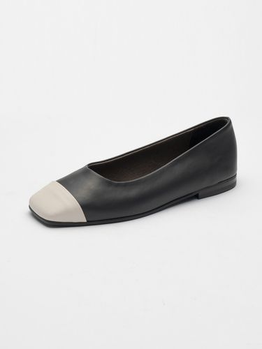 Becca Ballerina Flat_Black - SEONG YUN JOO - Modalova