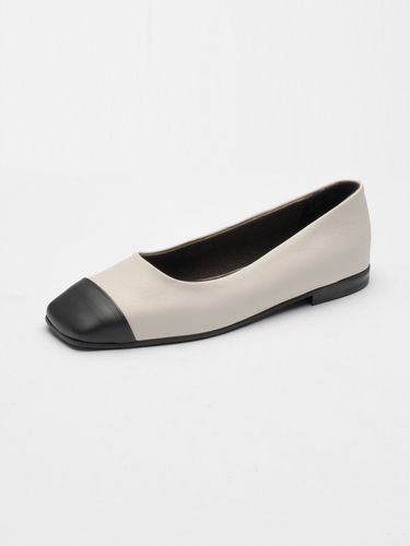 Becca Ballerina Flat_Off White - SEONG YUN JOO - Modalova