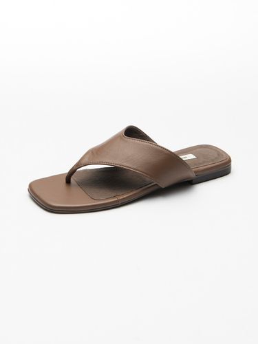 June Flip Flops_Camel Brown - SEONG YUN JOO - Modalova