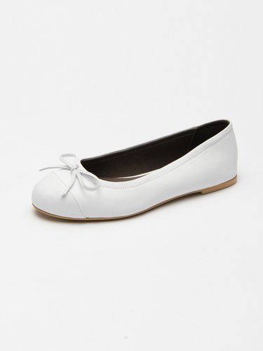 Benny Ballerina Flat_White (All) - SEONG YUN JOO - Modalova