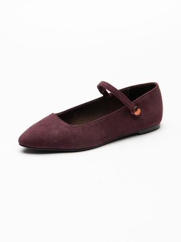 Emma Mary Jane Flat_Burgundy (Suede) - SEONG YUN JOO - Modalova