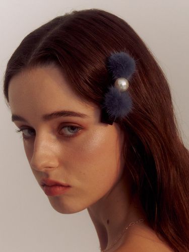 Pearly Soft Fur Hair Clip_ 5 Colors - BARA DU - Modalova