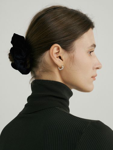 Silk Velvet Scrunchie (M) - Black - AVVINA PELLE - Modalova