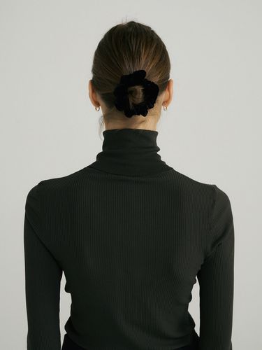 Silk Velvet Scrunchie (S) - Black - AVVINA PELLE - Modalova