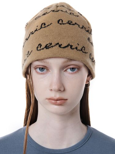 Spelling Jacquard Short Beanie_Beige - CERRIC - Modalova