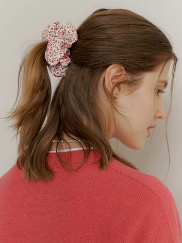 Floral Rayon Charm Scrunchie - AMONG - Modalova