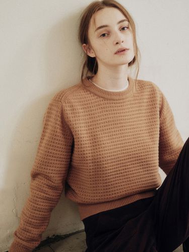 Embossed Sweater (Camel) - NONNIERE - Modalova