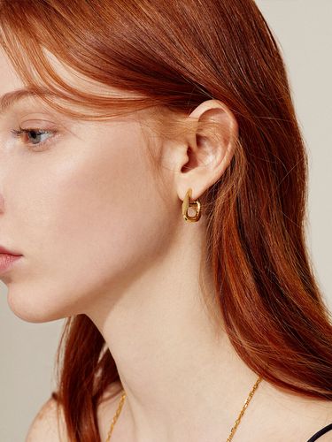 Herite Curve Emblem Earring Small_Gold - hyeres-lor - Modalova