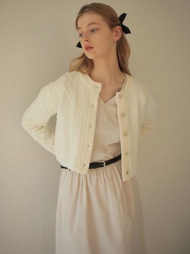 Cable Cropped Knit Cardigan - on&on - Modalova