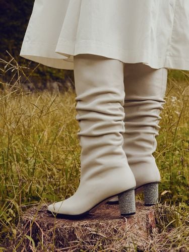 Starry Long Boots_Off-White - ENLUNIQ - Modalova