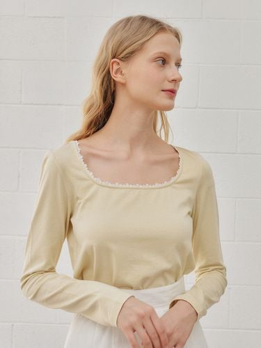 Lace Neckline Top _Yellow - YUPPE - Modalova