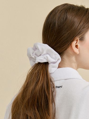 Terry Scrunchie_White - Studio & Parc - Modalova