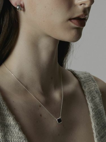 Single Sapphire Necklace - Silver - Invisible collage - Modalova