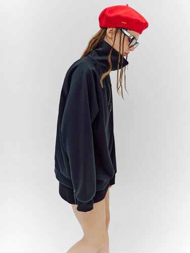 Circle Half Zip-Up Sweatshirt _ - EZIO - Modalova