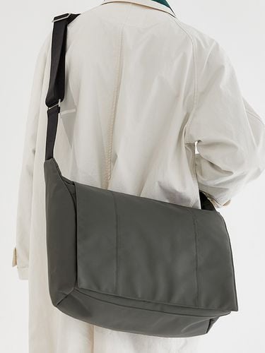 Vertical Flap Messenger Bag (Khaki) - HY-PHEN - Modalova