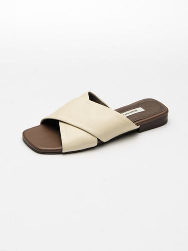 Nelly Slide Slippers_Butter / - SEONG YUN JOO - Modalova