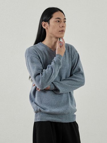 Cash Semi V-Neck Knit Sweater _ - Analogmood - Modalova