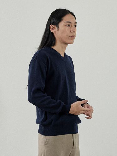 Cash Semi V-Neck Knit Sweater _ - Analogmood - Modalova