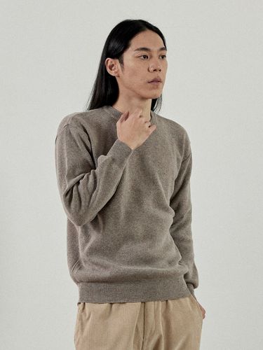 Cash Semi Round Knit Sweater _ - Analogmood - Modalova