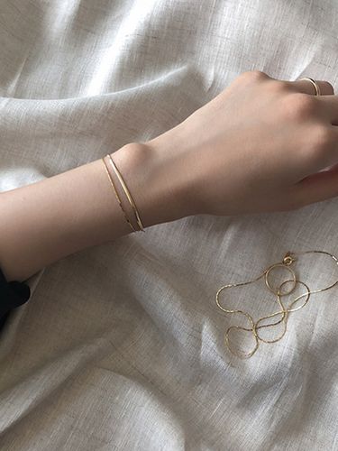 Classic Silky Bracelet #BR02_ Gold - LUNNE - Modalova