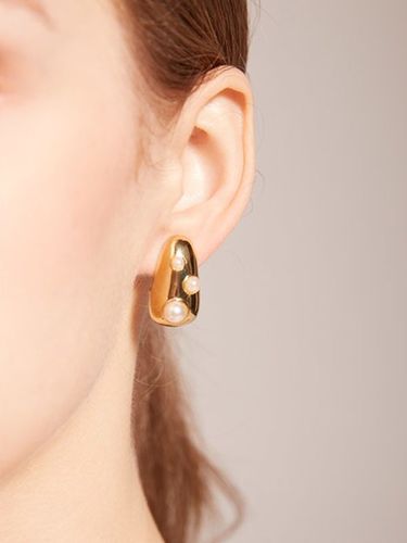 ELLA Dot Earring - TANI by MINETANI - Modalova