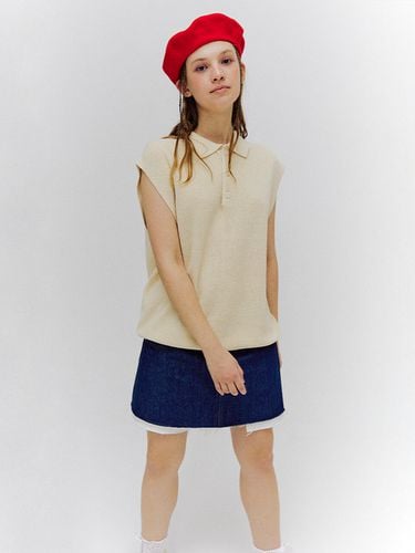 Button Collar Knit Vest - EZIO - Modalova